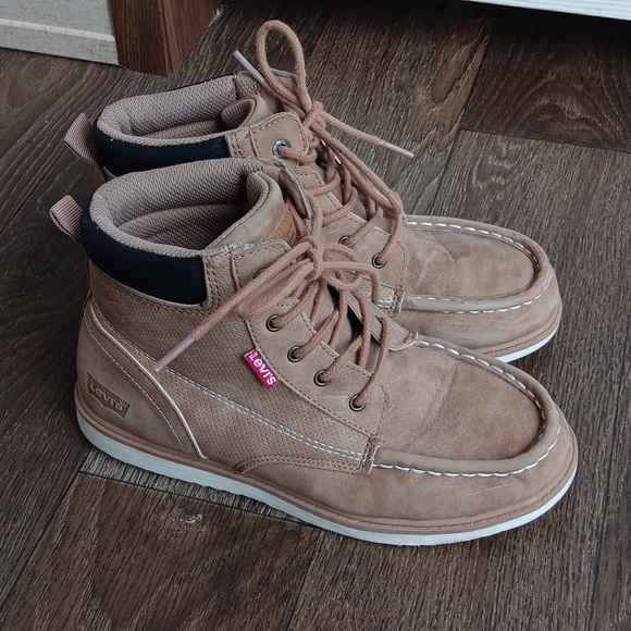 Levi's boots for boy  in good condition  semi new size 4 - Picture 1 of 8